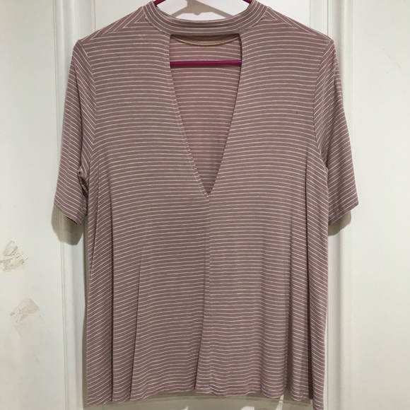 American Eagle pink shirt with back cutout - Picture 2 of 2